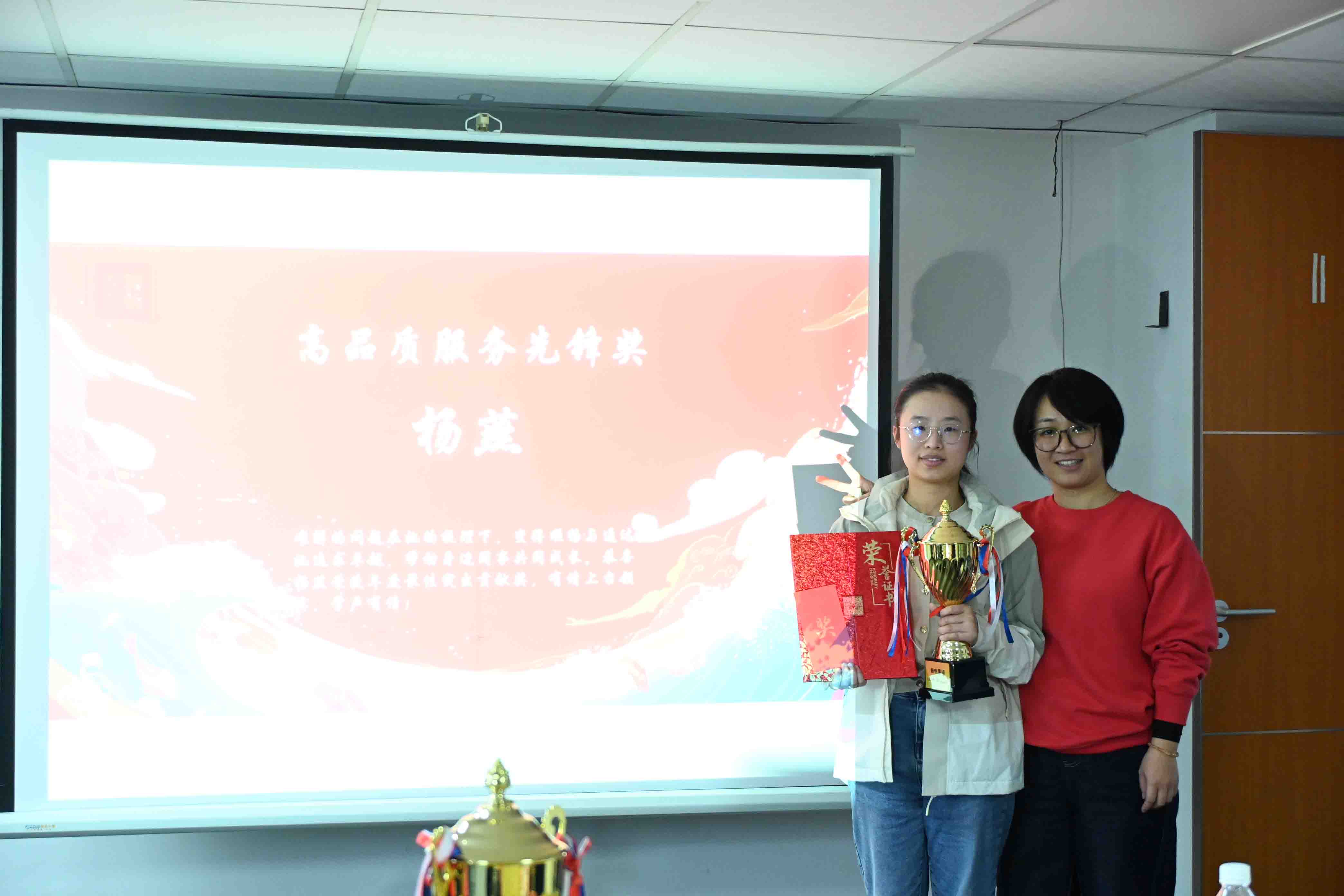 杨燕.jpg